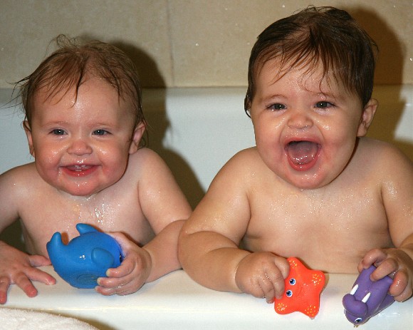 los angeles baby photography | rub-a-dub-dub, two cuties in a tub!